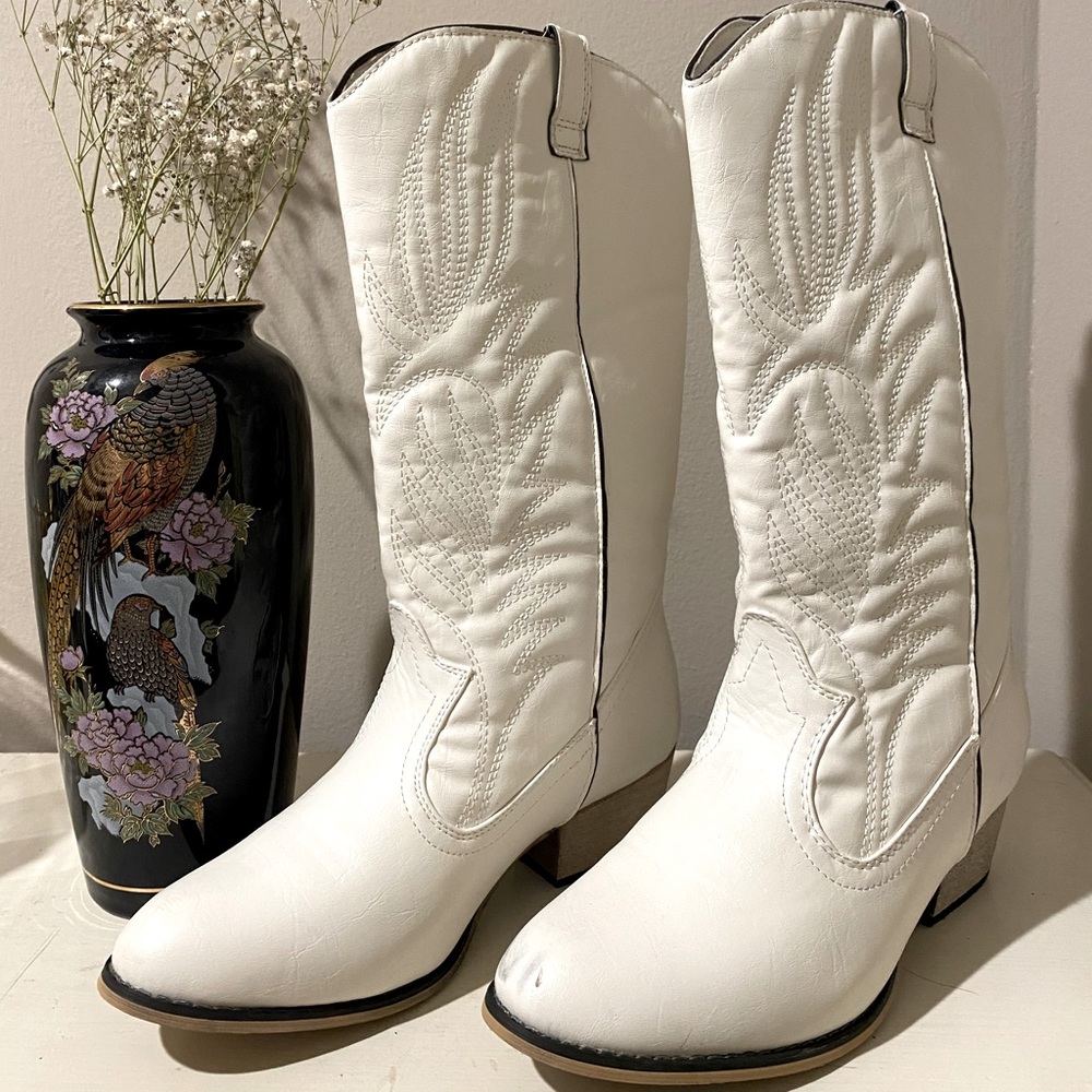 Vintage white leather cowboy boots
